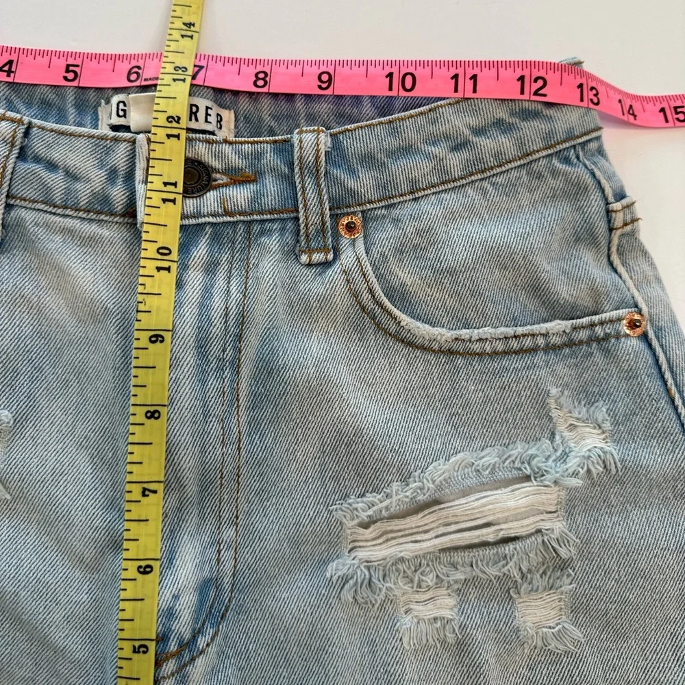 Signature 8 Jean Shorts Eight High Waisted Distressed Denim Women’s Size Small